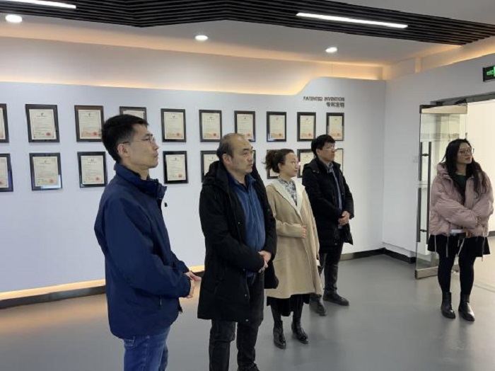 董素2.jpg 董素2.jpg