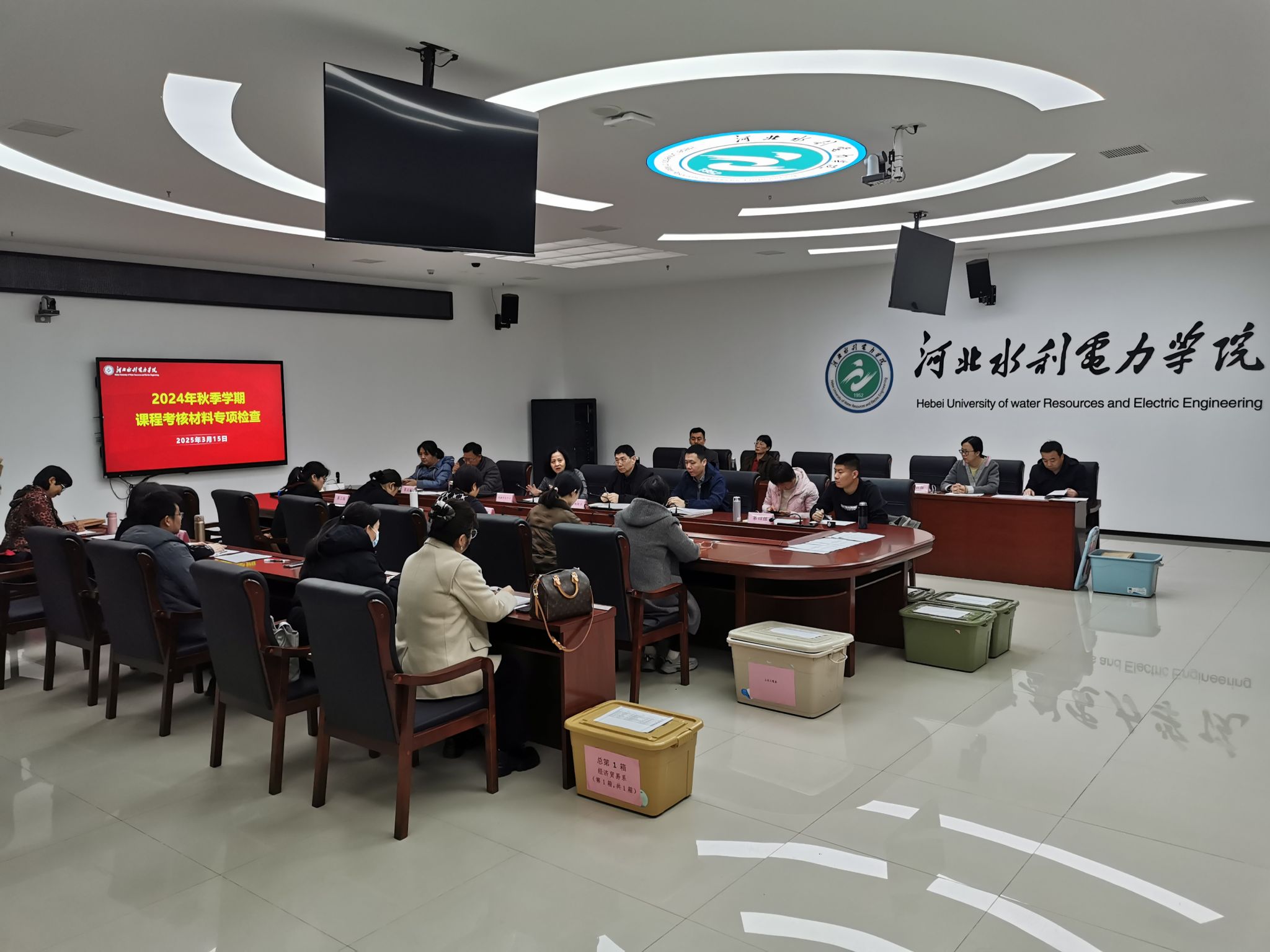 华亿手机版组织开展2024年秋季学期课程考核材料专项检查工作